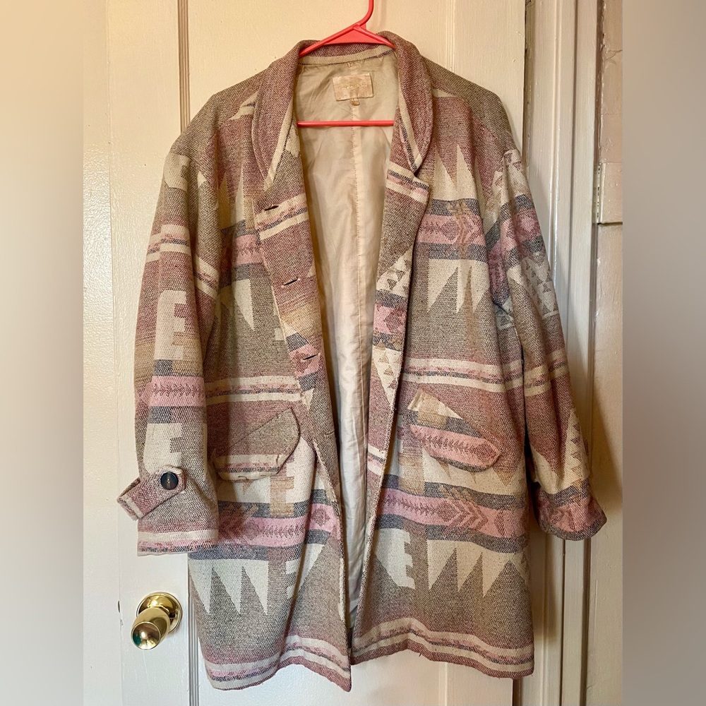 Oversize rounded shoulder coat